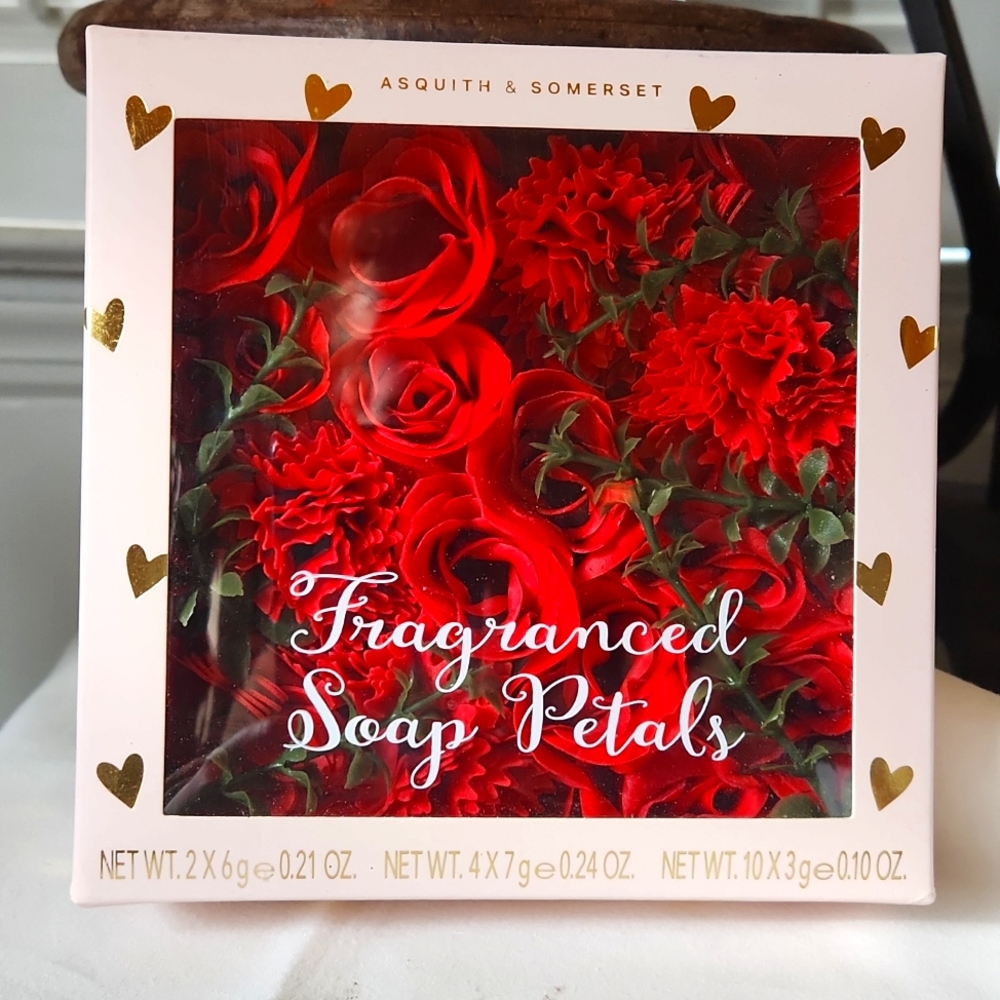 Great Valentines Day Gift!🌹❤️🥀NIB Rose-scented Soap Petals